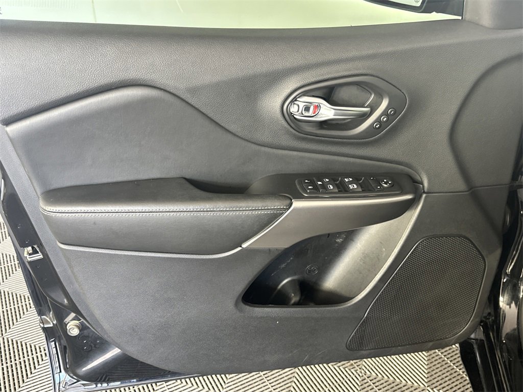 Used 2019 Jeep Cherokee High Altitude image 10