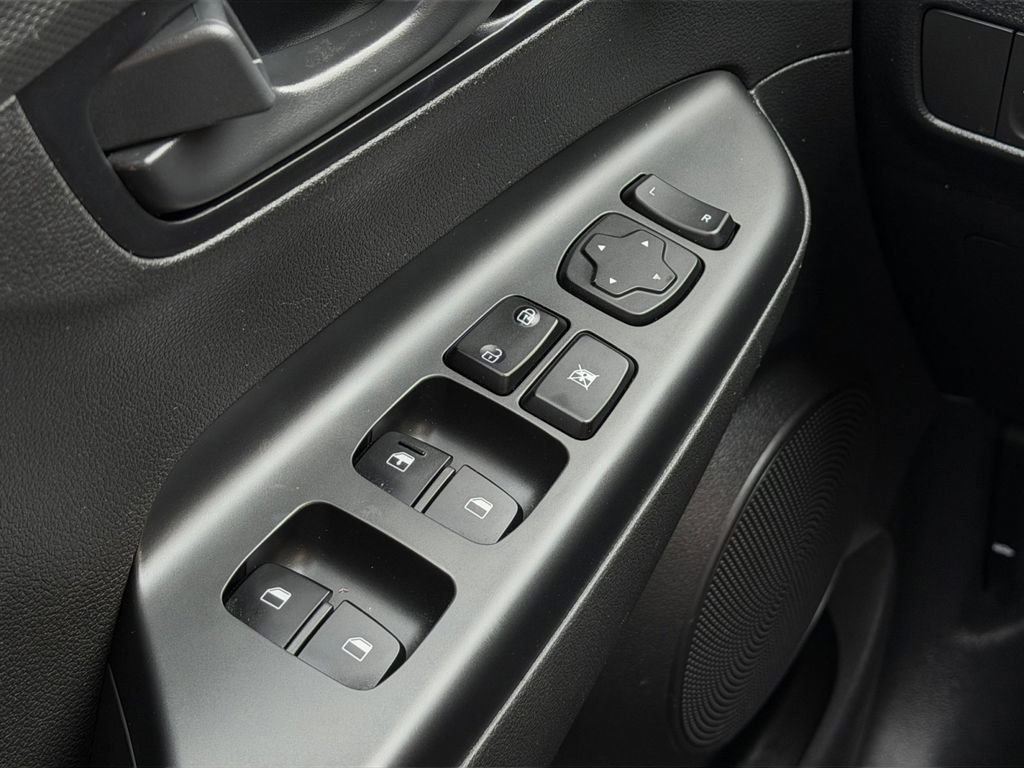 Used 2022 Hyundai Kona SE image 18