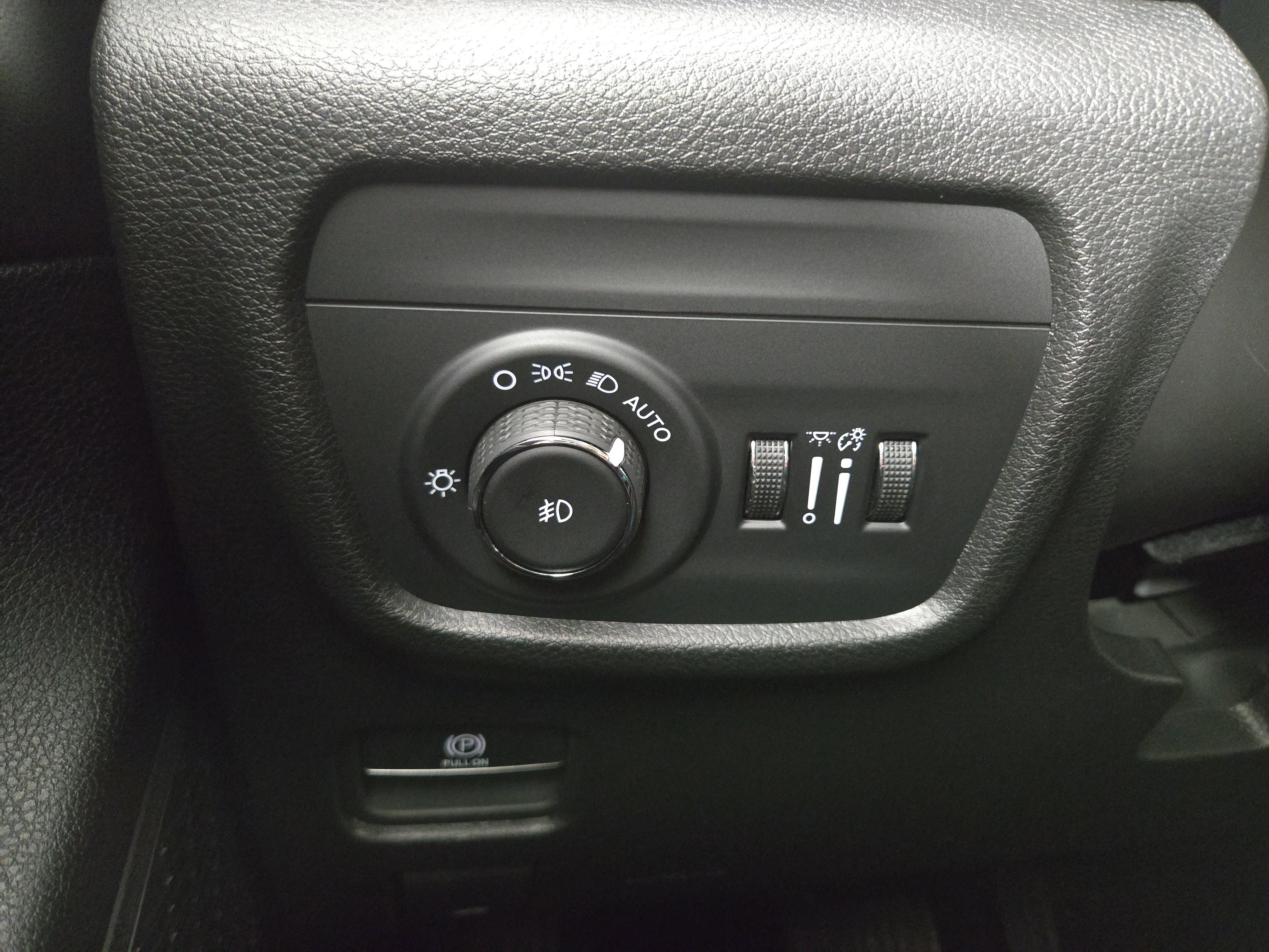 Used 2025 Jeep Grand Cherokee Limited w/ Black Appearance Package image 31