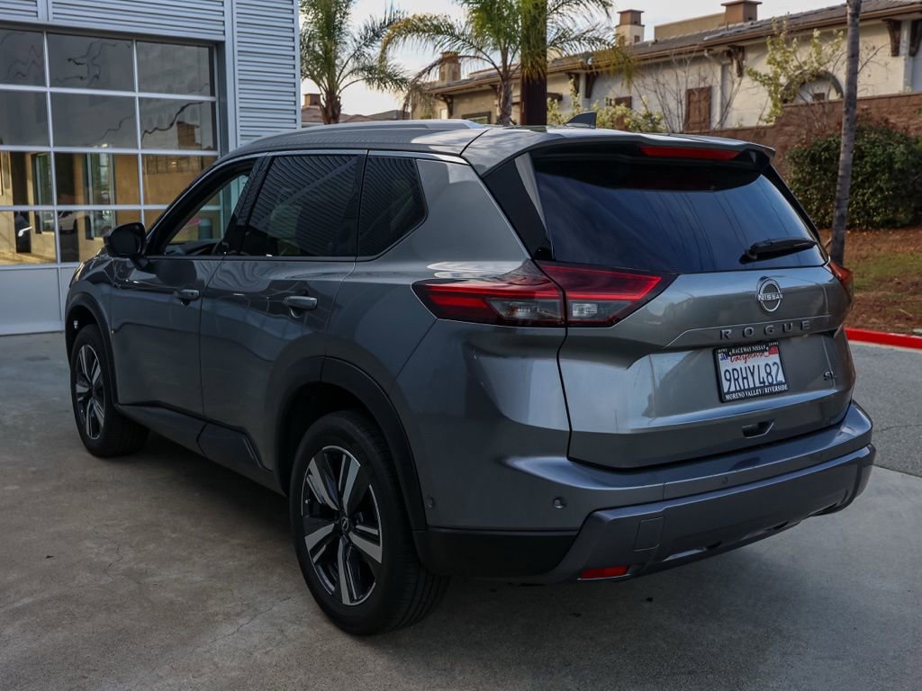 Used 2025 Nissan Rogue SL image 6