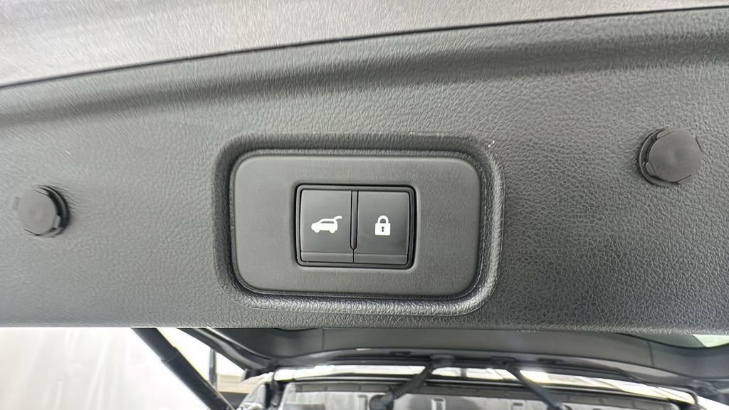 Used 2025 Nissan Pathfinder SL image 18