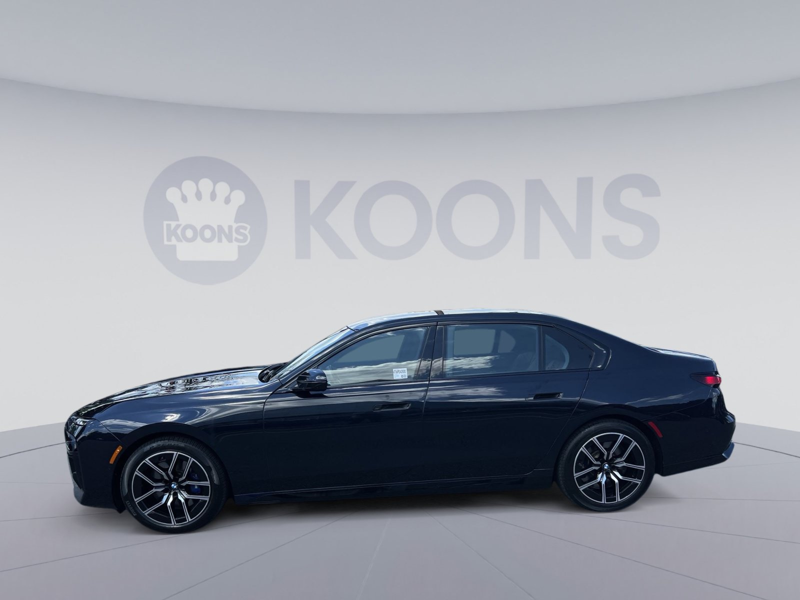 Used 2024 BMW 760i xDrive w/ Premium Package 2 AWD/4WD image 2