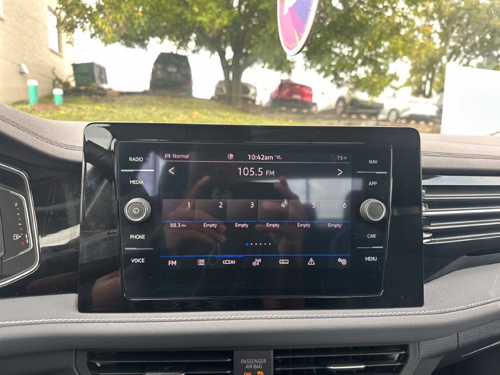Used 2025 Volkswagen Jetta SEL FWD image 46