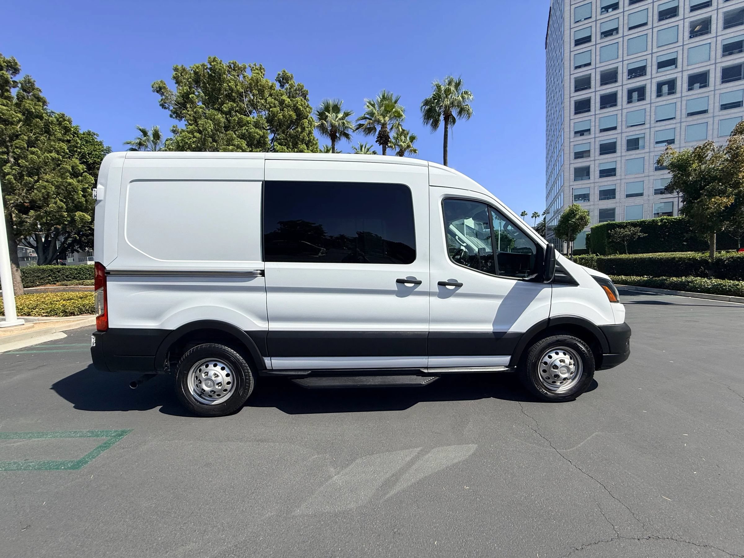Used 2021 Ford Transit 250 AWD Medium Roof image 10