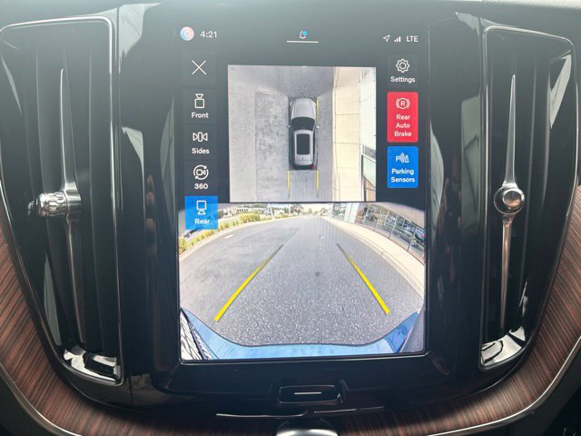 Certified 2025 Volvo XC60 B5 Plus w/ Climate Package AWD/4WD image 25