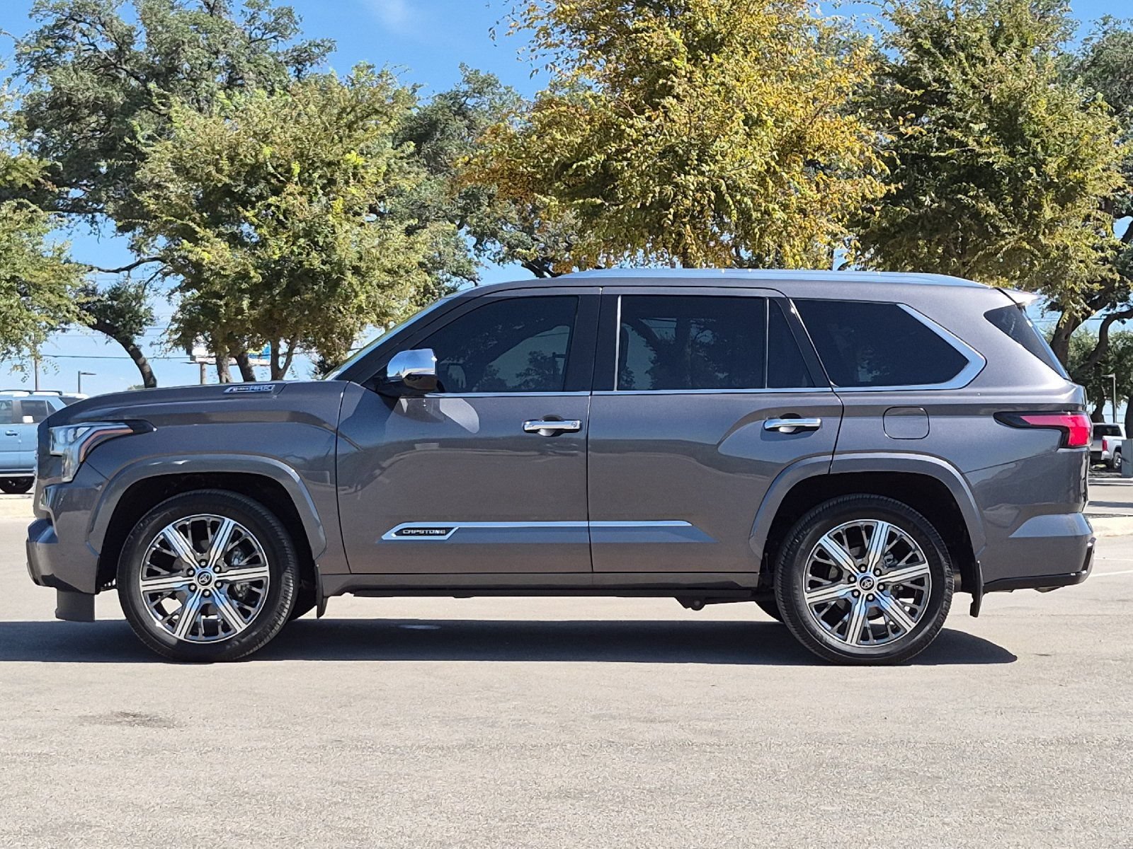 Used 2023 Toyota Sequoia Capstone AWD/4WD image 2