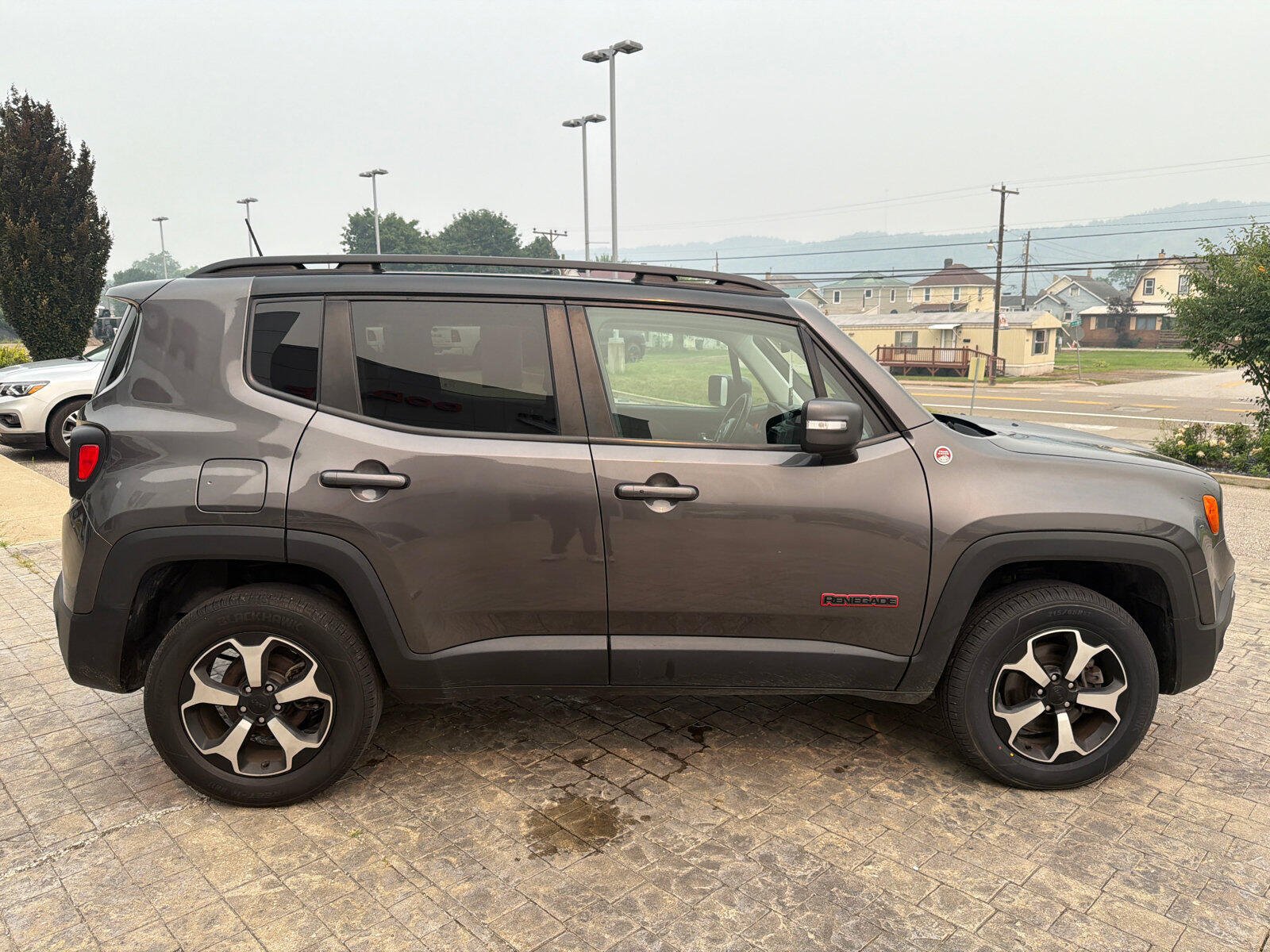Used 2019 Jeep Renegade Trailhawk AWD/4WD image 9