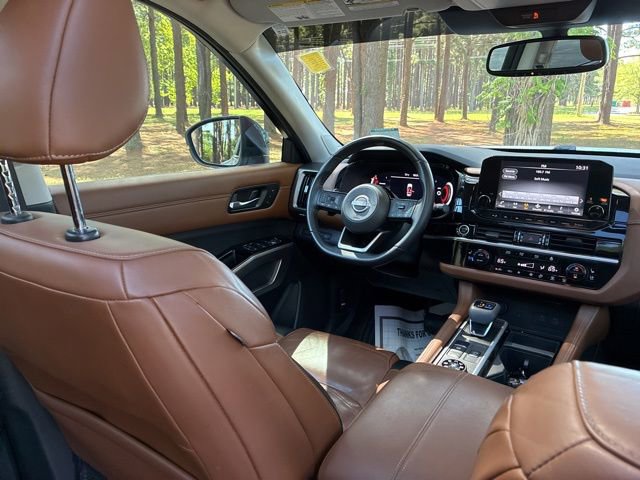 Used 2022 Nissan Pathfinder Platinum w/ Lighting Package (N93) AWD/4WD image 25