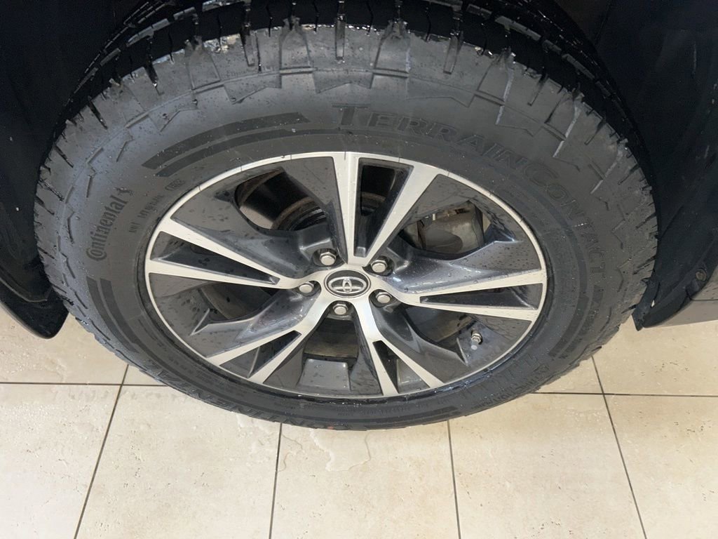 Used 2017 Toyota Highlander Plus AWD/4WD image 13