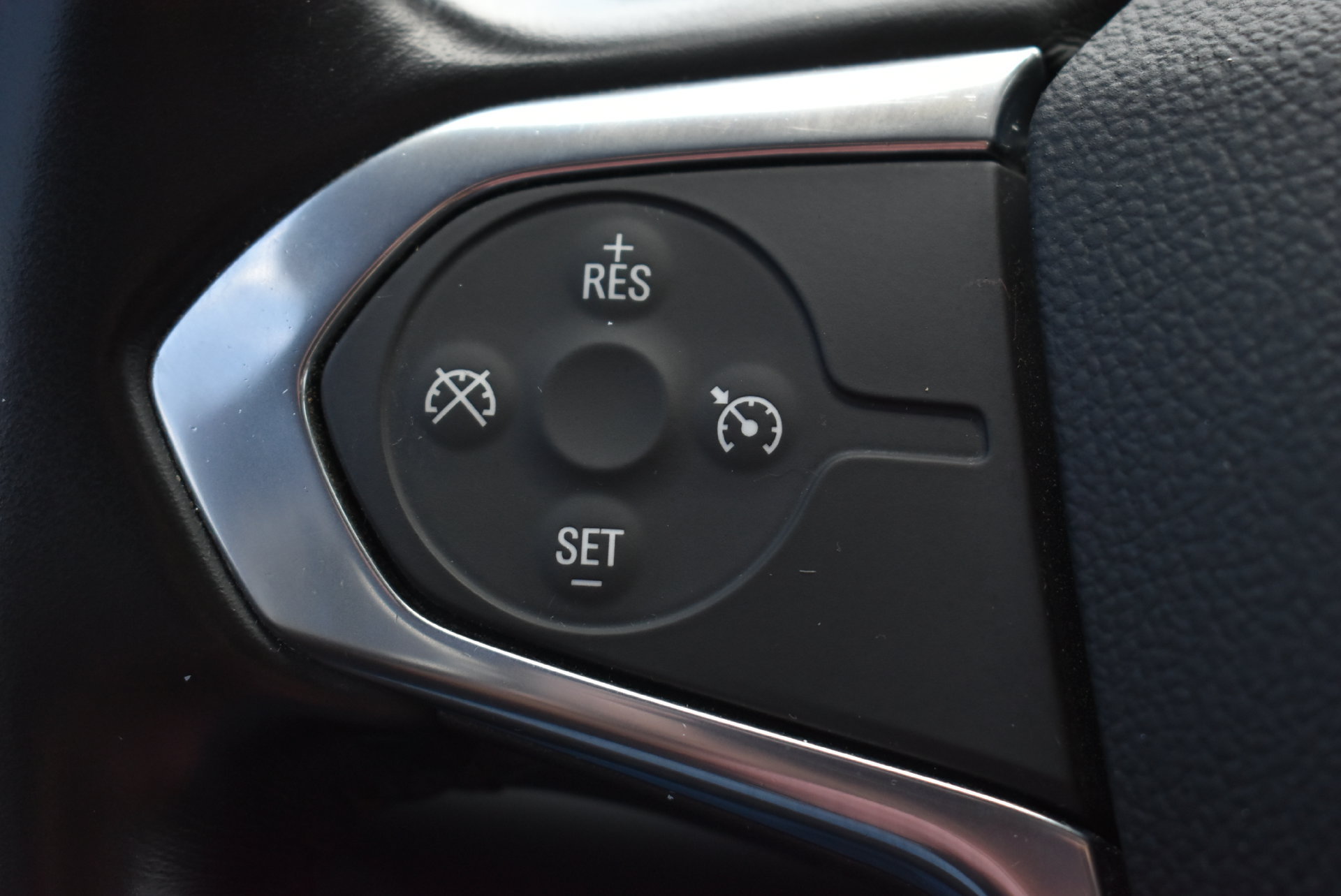 Used 2021 Chevrolet Traverse LT FWD image 21