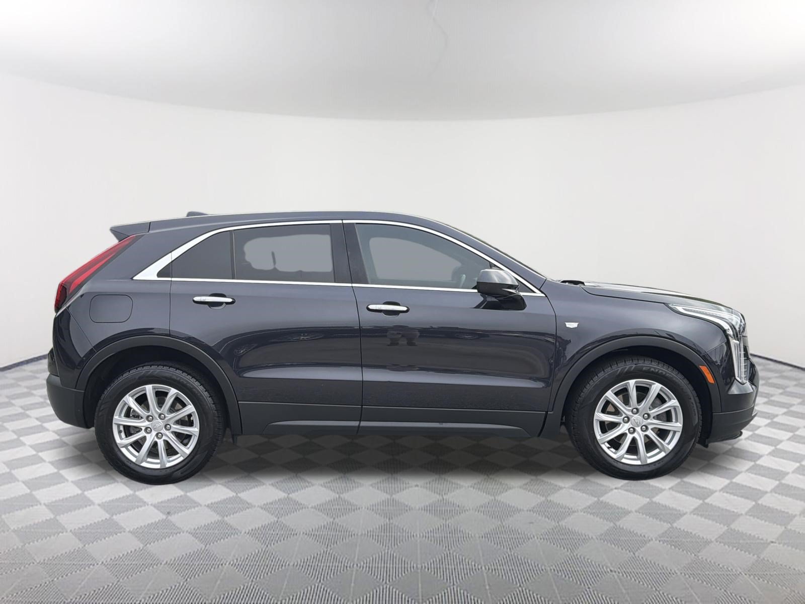 Used 2023 Cadillac XT4 Luxury w/ Cold Weather Package FWD image 5