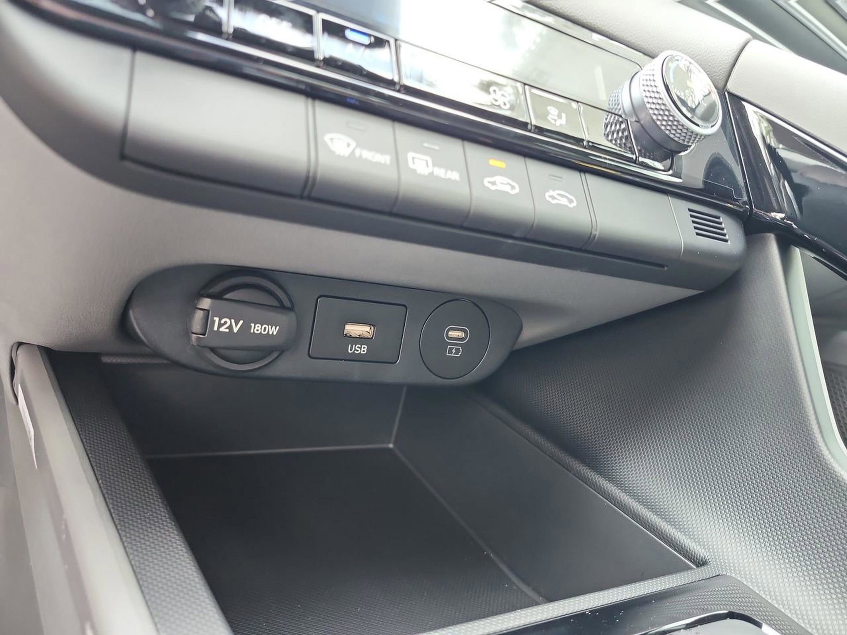 New 2026 Hyundai Elantra Hybrid FWD image 29