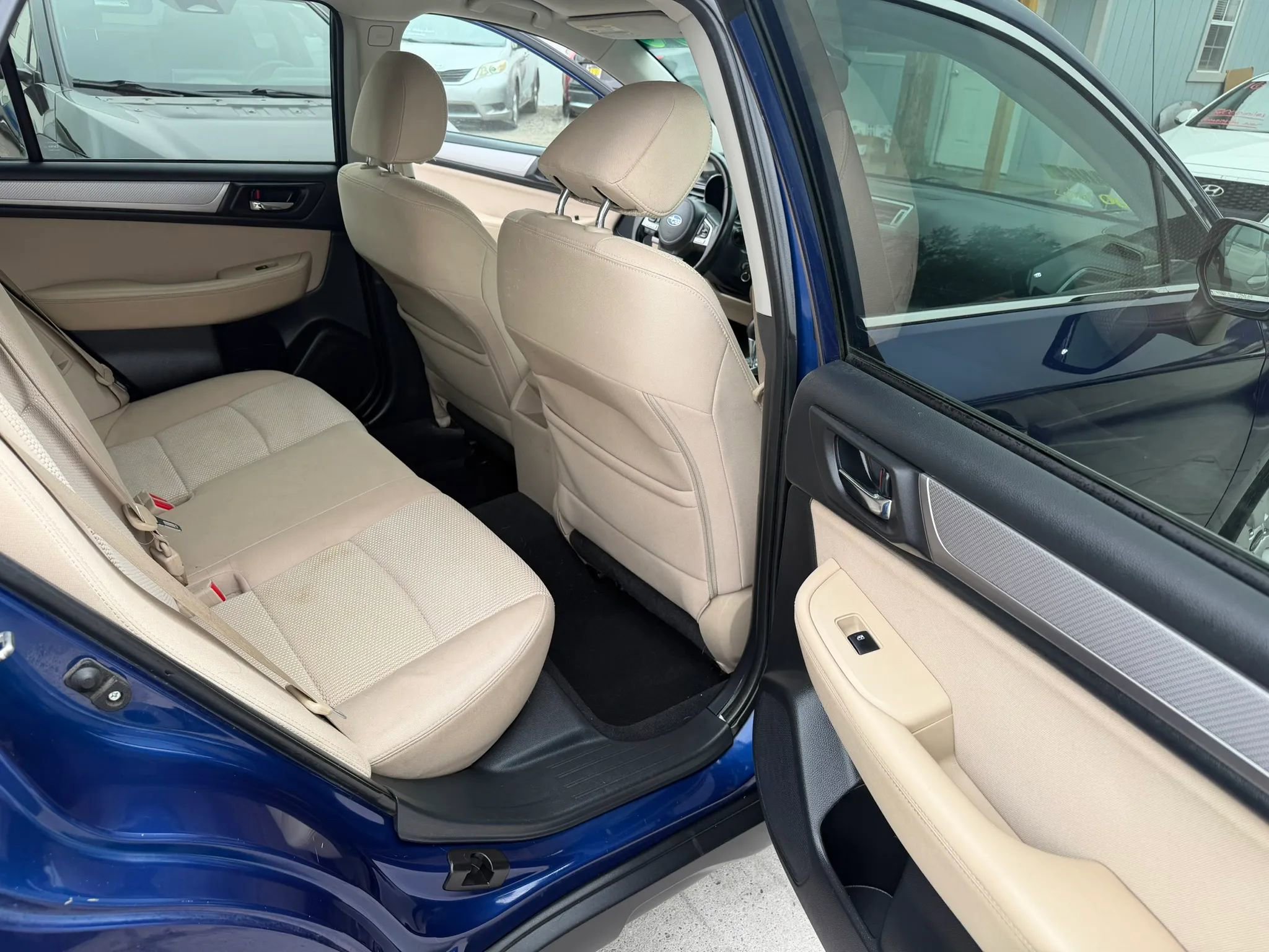 Used 2015 Subaru Outback 2.5i Premium AWD/4WD image 11