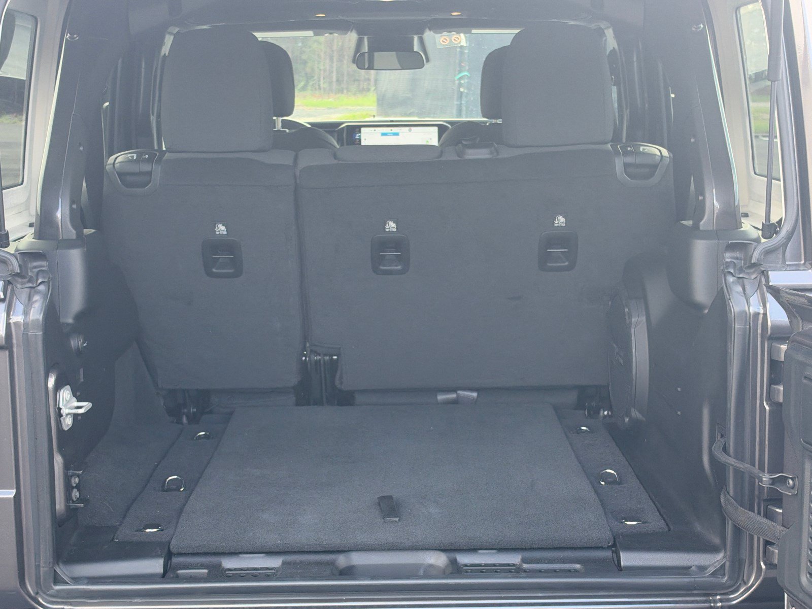 Used 2026 Jeep Wrangler Unlimited Sahara AWD/4WD image 18