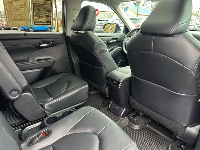 Used 2024 Toyota Highlander XLE image 26