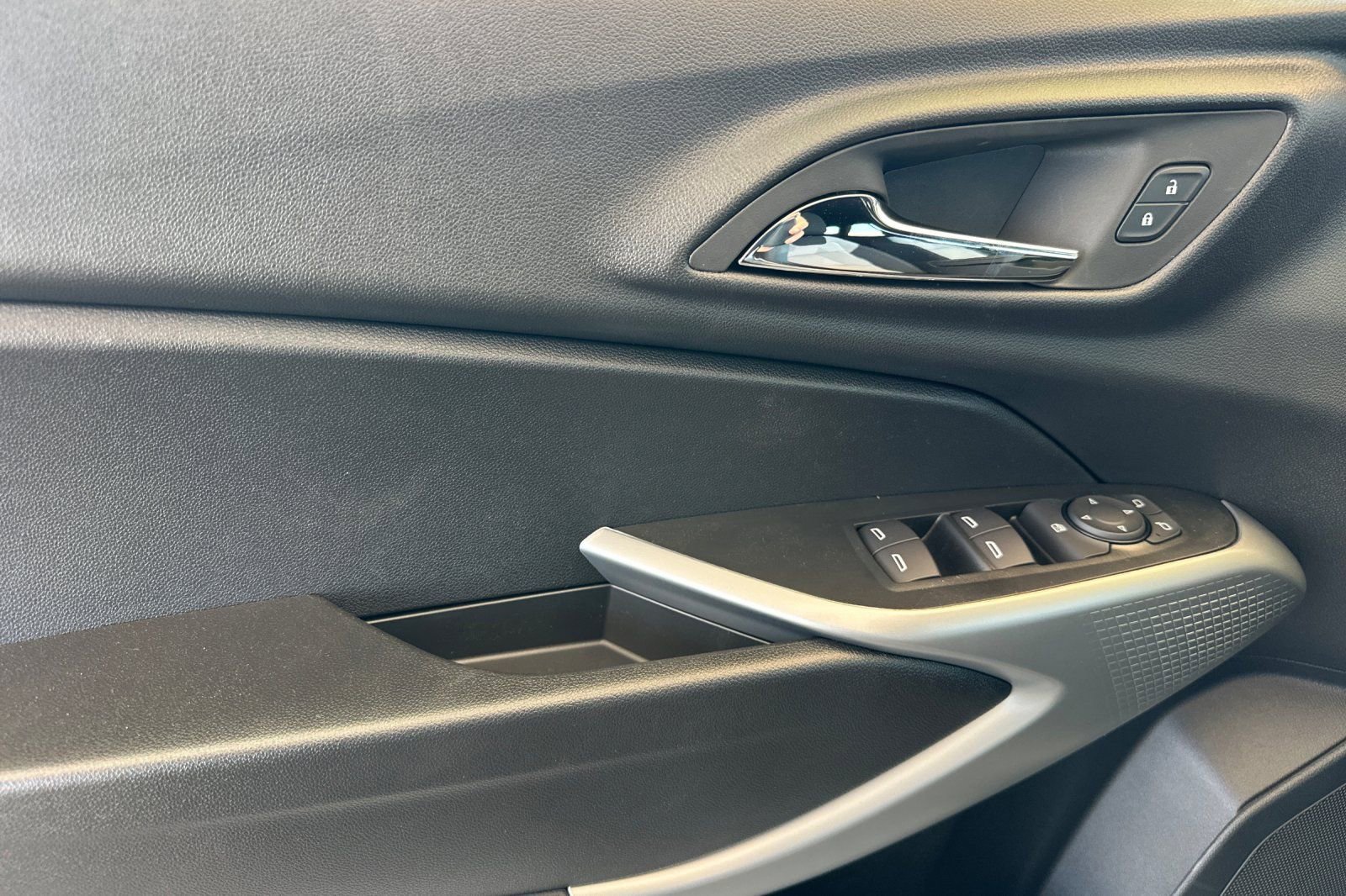 New 2026 Chevrolet Trax RS w/ Driver Confidence Package image 11