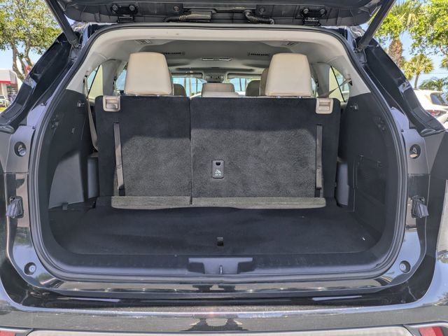 Used 2020 Toyota Highlander XLE image 13