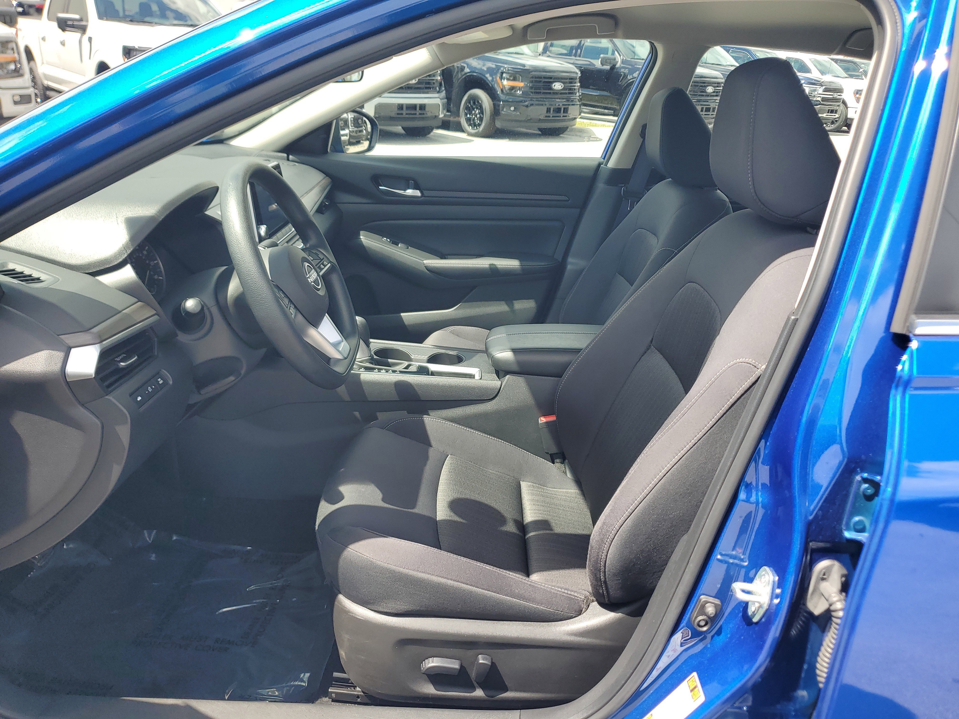 Used 2025 Nissan Altima 2.5 SV image 10