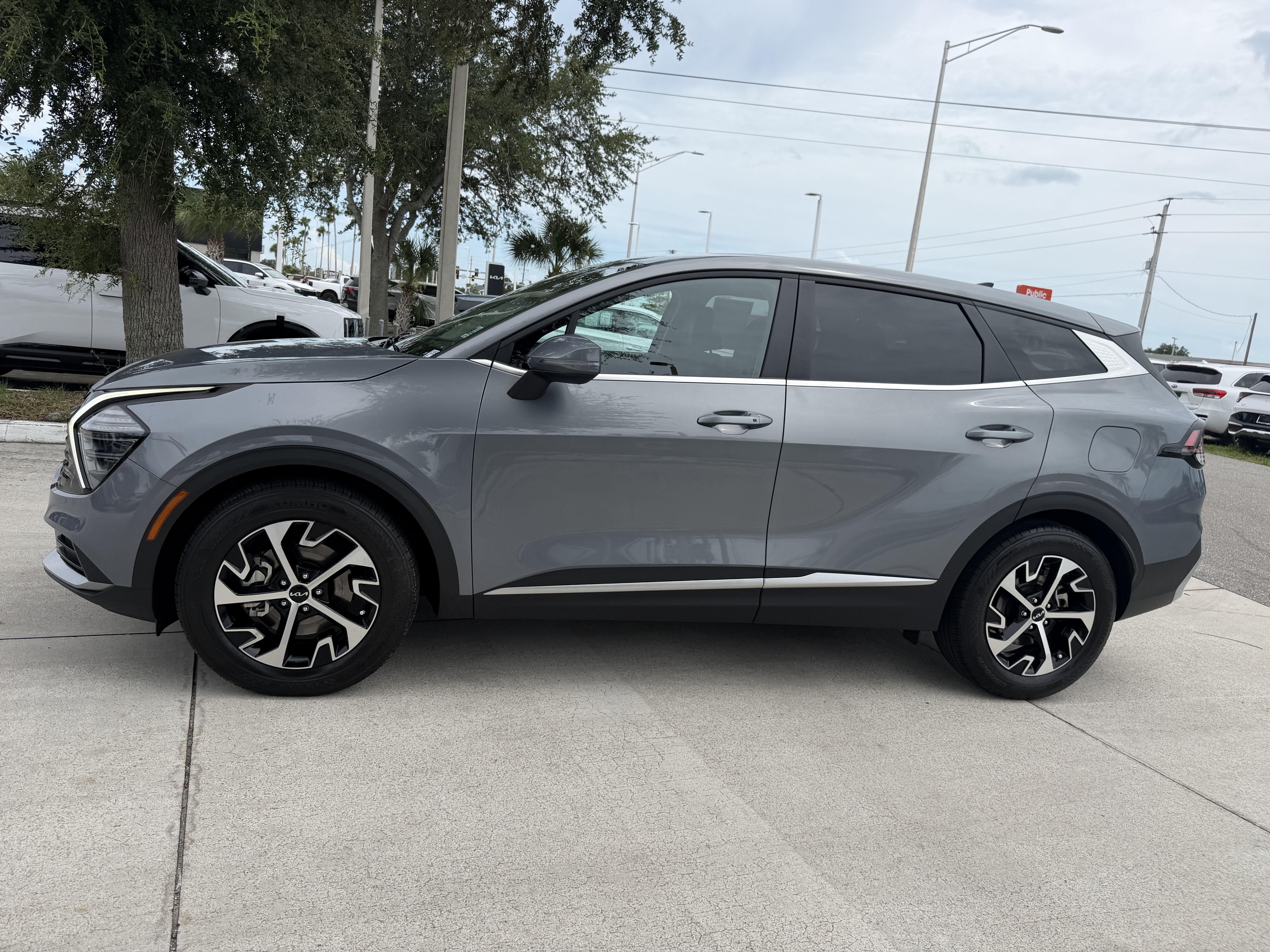 Used 2025 Kia Sportage EX FWD image 7