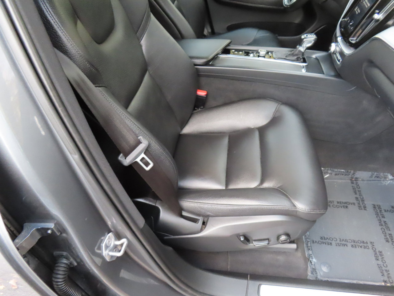 Used 2019 Volvo XC60 T6 Momentum w/ Premium Package image 19