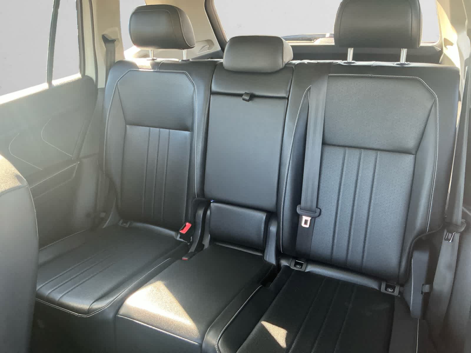 Used 2024 Volkswagen Tiguan SE w/ Panoramic Sunroof Package AWD/4WD image 13