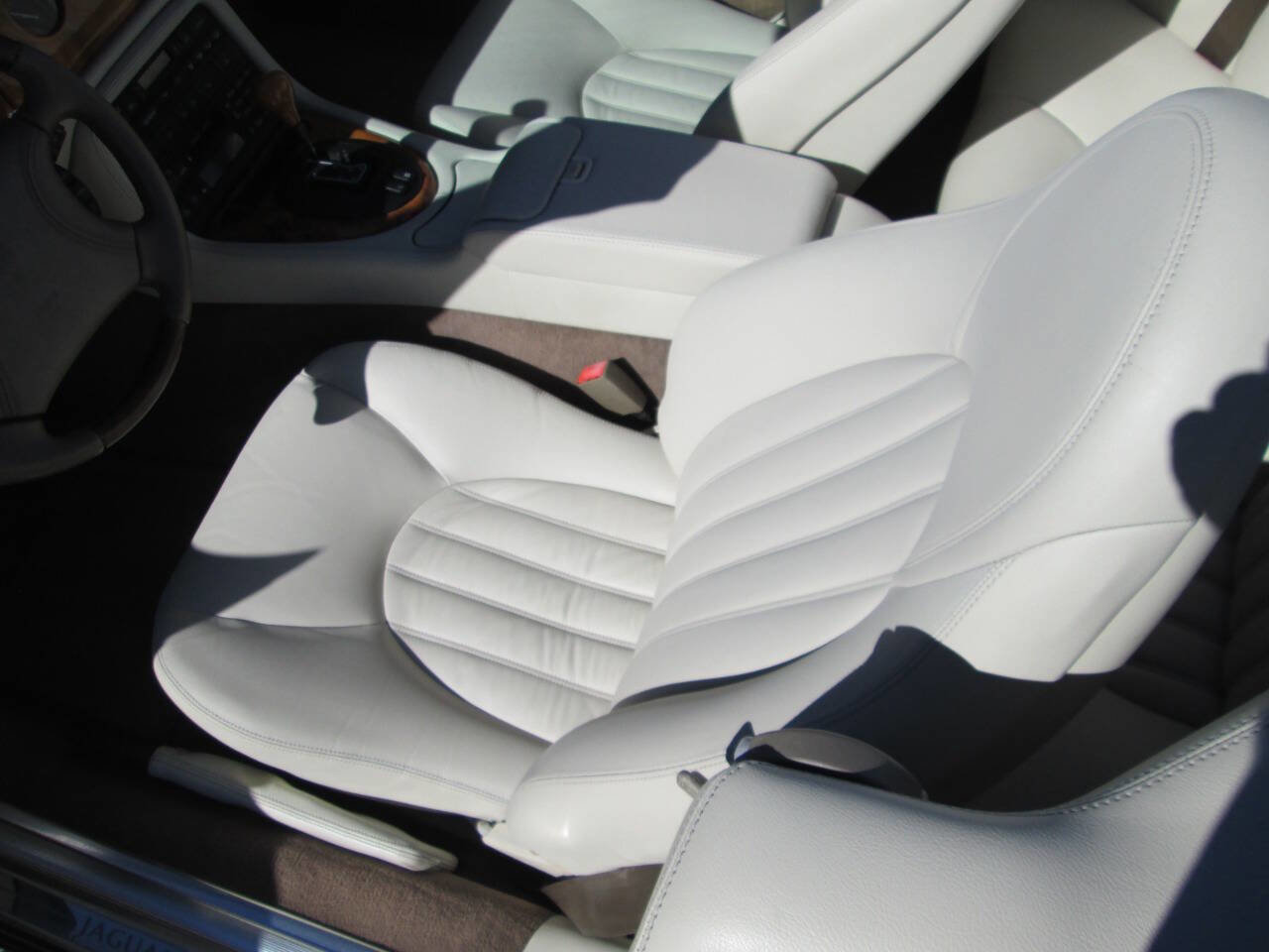 Used 1998 Jaguar XK8 XK8 2dr Convertible image 21