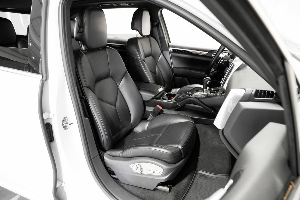 Used 2015 Porsche Cayenne S image 27