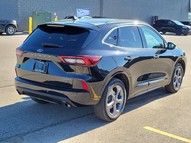 Used 2023 Ford Escape ST-Line w/ Tech Pack #1 AWD/4WD image 4