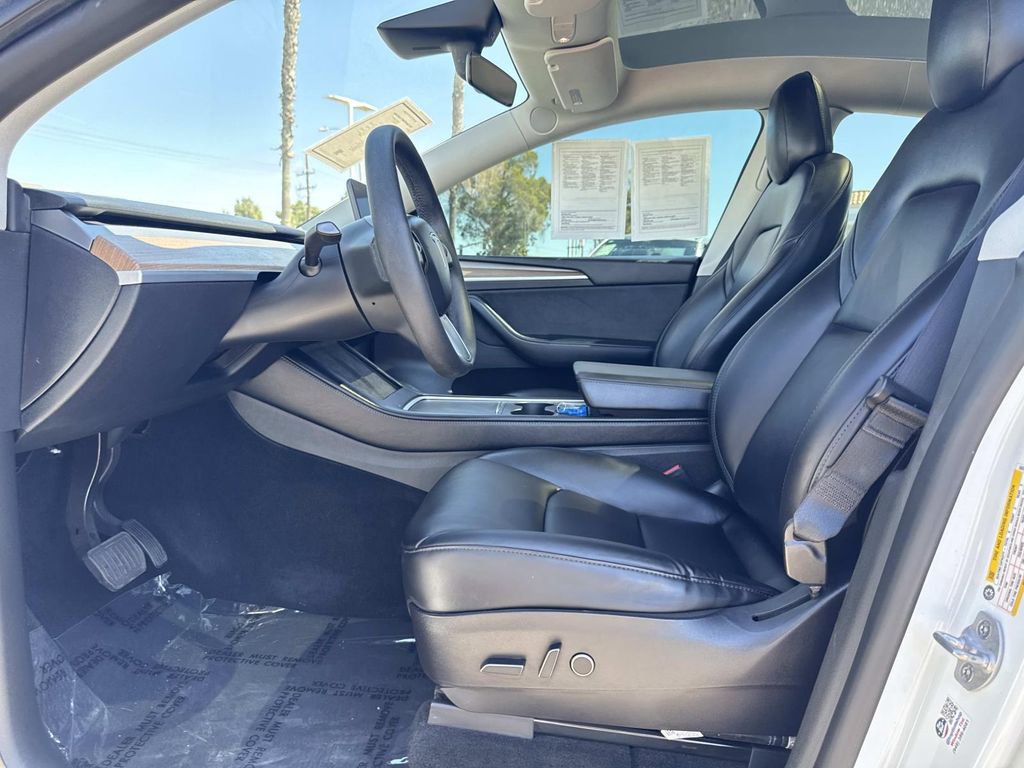 Used 2022 Tesla Model Y Long Range image 18