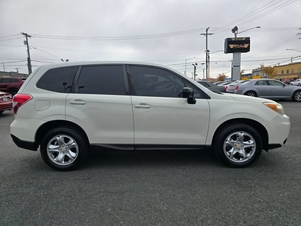 Used 2016 Subaru Forester 2.5i AWD/4WD image 5