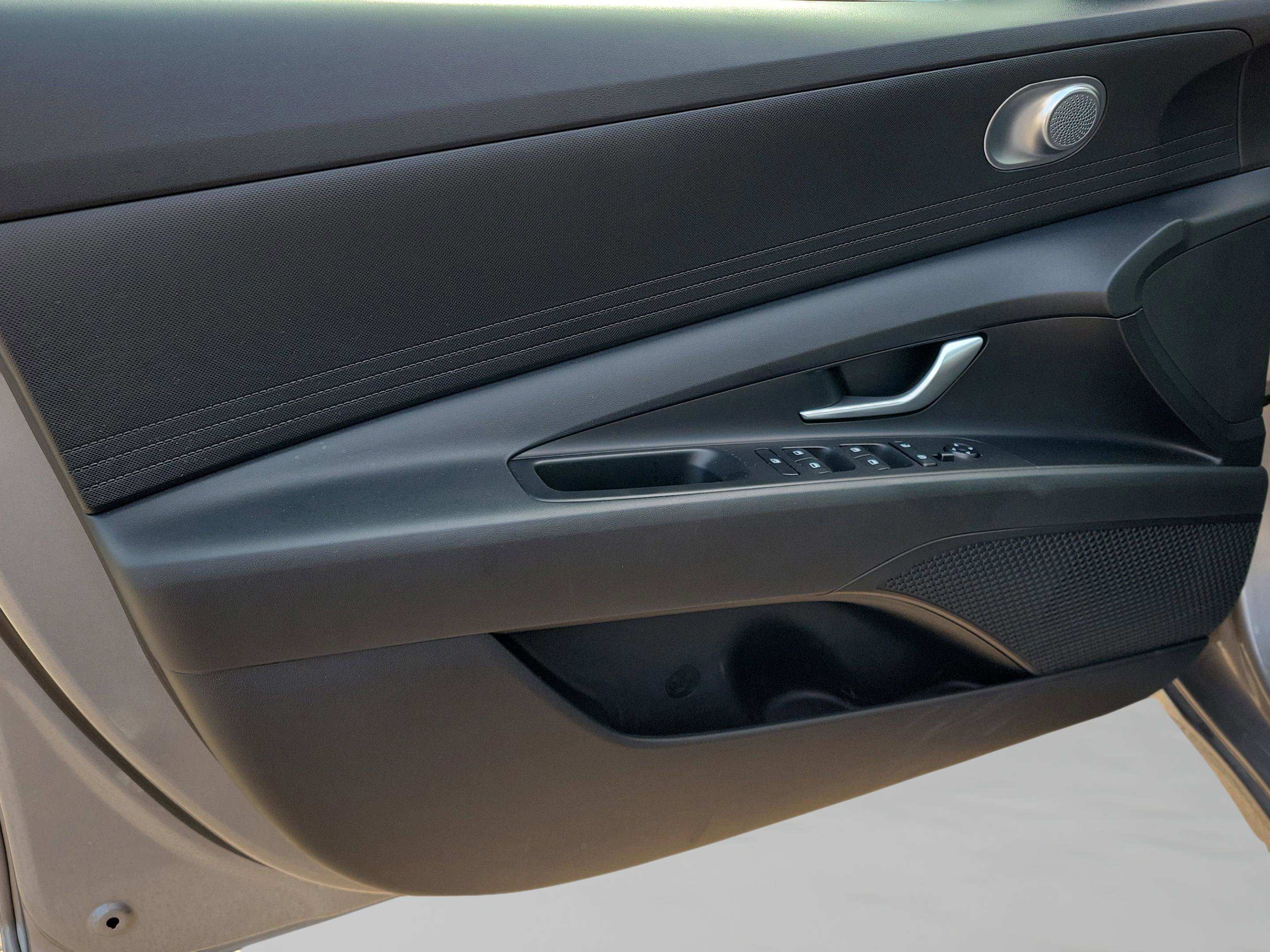 Certified 2023 Hyundai Elantra SE image 15