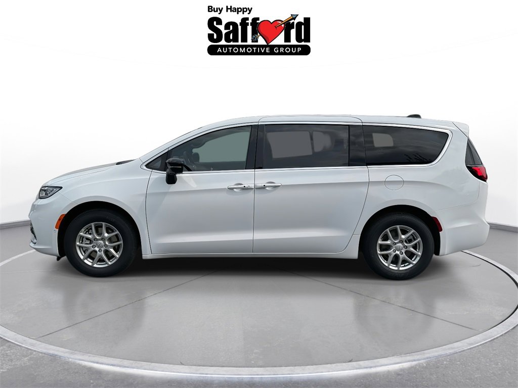 New 2026 Chrysler Pacifica Select image 4