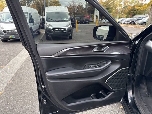 Used 2022 Jeep Grand Cherokee L Laredo image 31