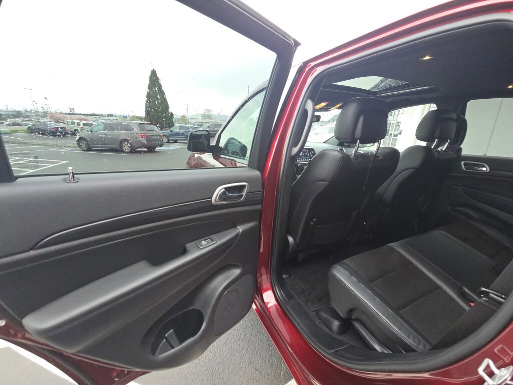 Used 2022 Jeep Grand Cherokee Laredo X image 12