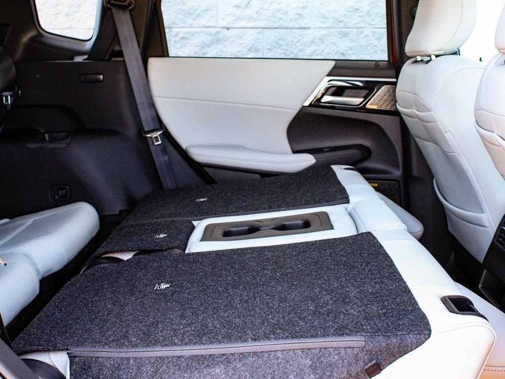 New 2025 Mitsubishi Outlander SE FWD image 38