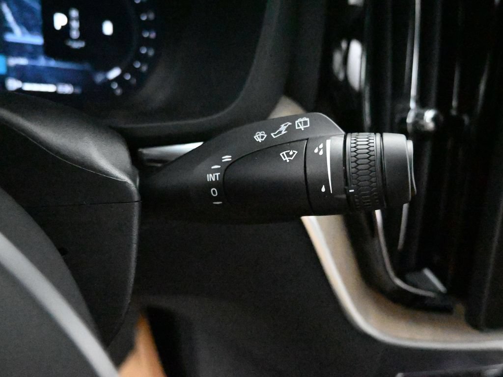 New 2026 Volvo XC60 B5 Core w/ Climate Package AWD/4WD image 18