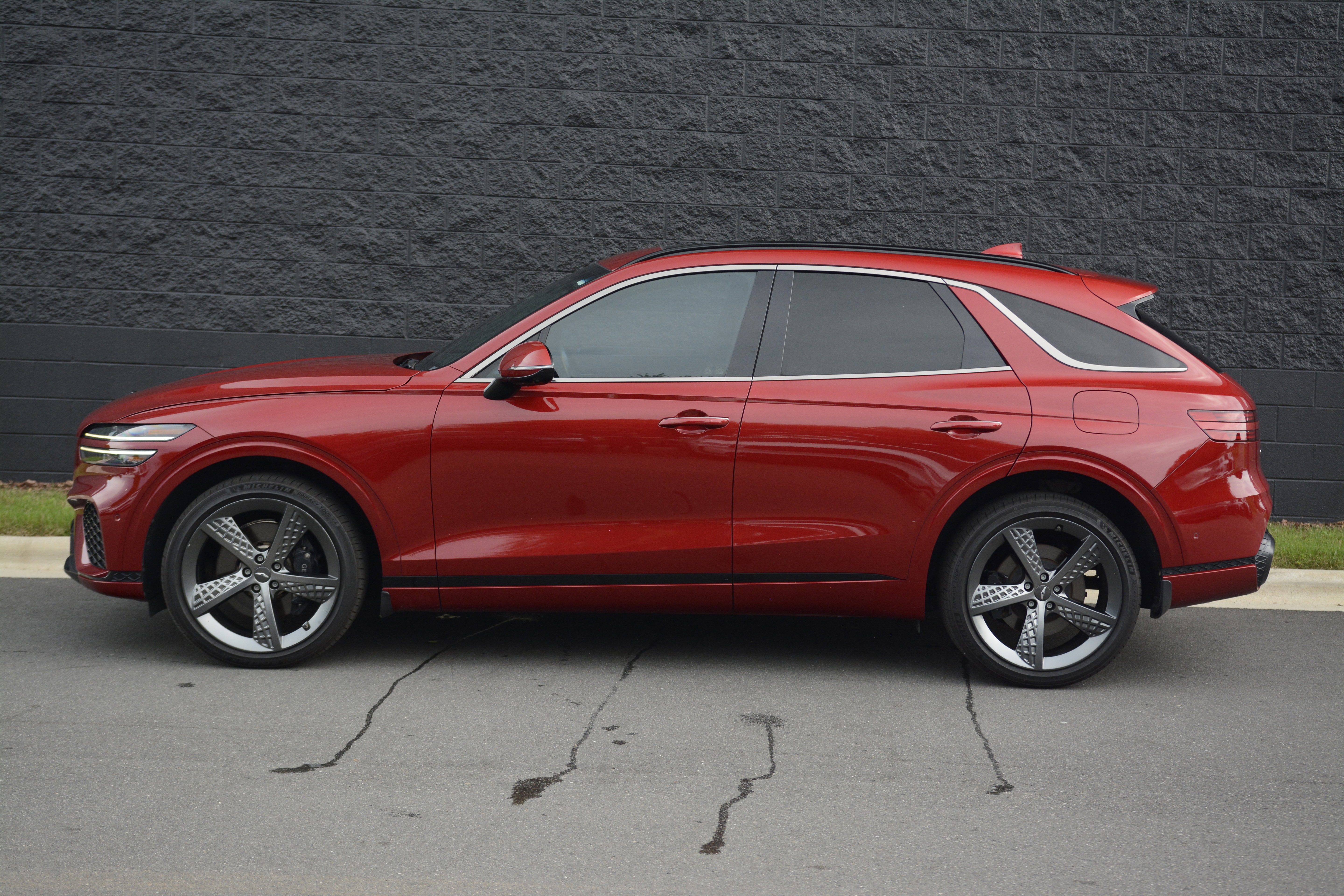 Used 2023 Genesis GV70 2.5T w/ Sport Prestige Package AWD/4WD image 2