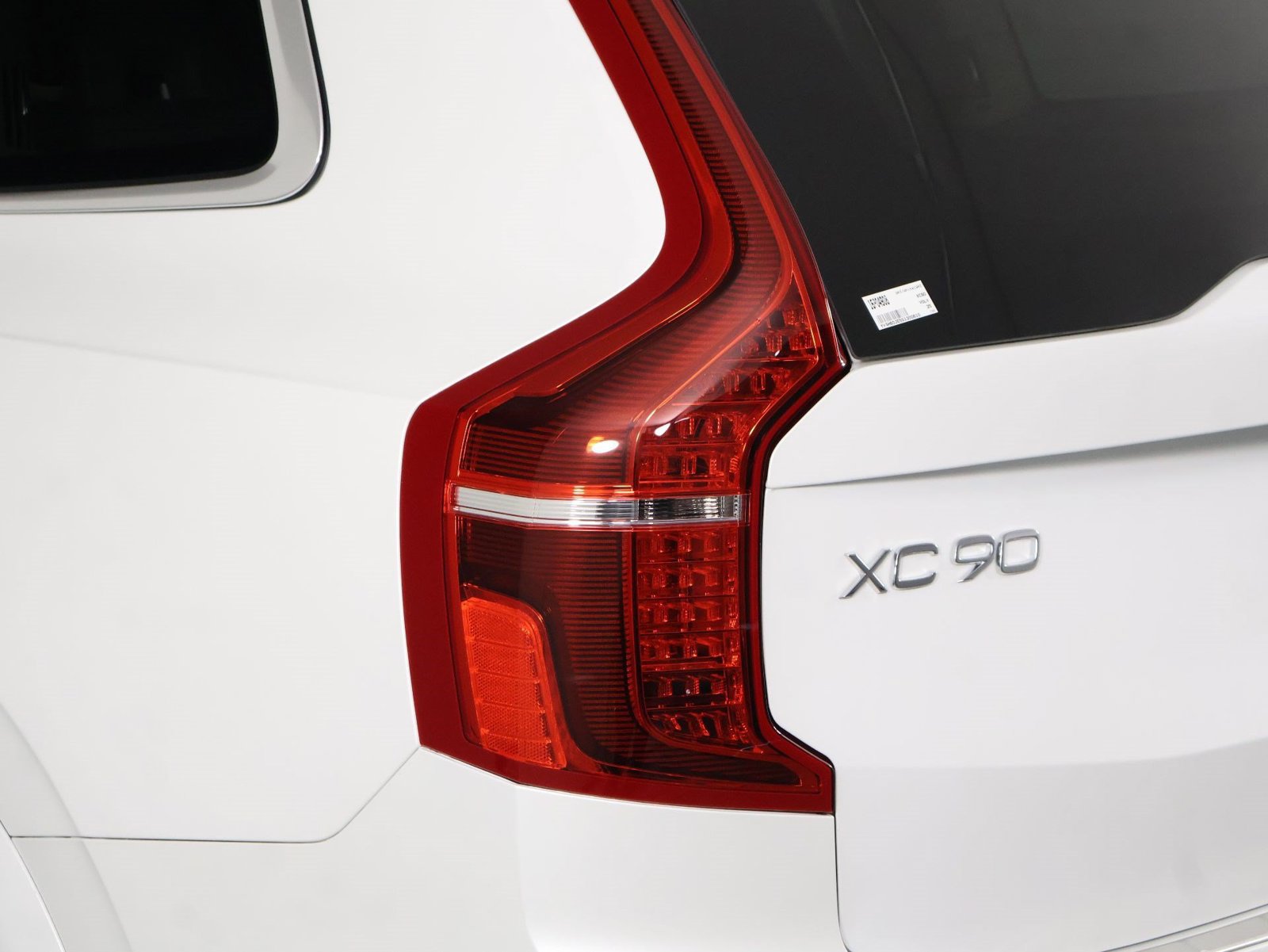 Certified 2025 Volvo XC90 T8 Plus w/ Protection Package Premier AWD/4WD image 18