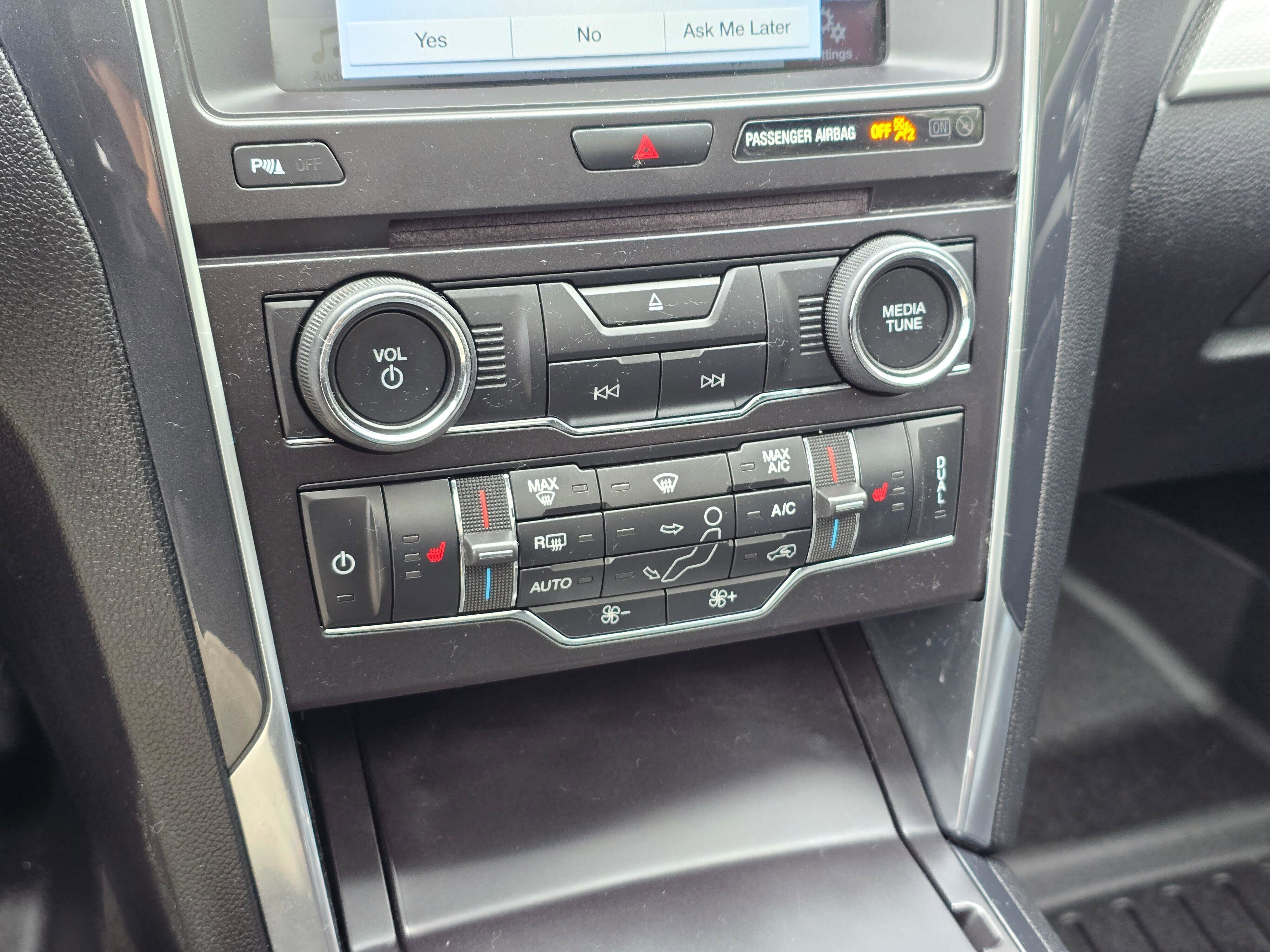 Used 2017 Ford Explorer XLT w/ Equipment Group 202A AWD/4WD image 26