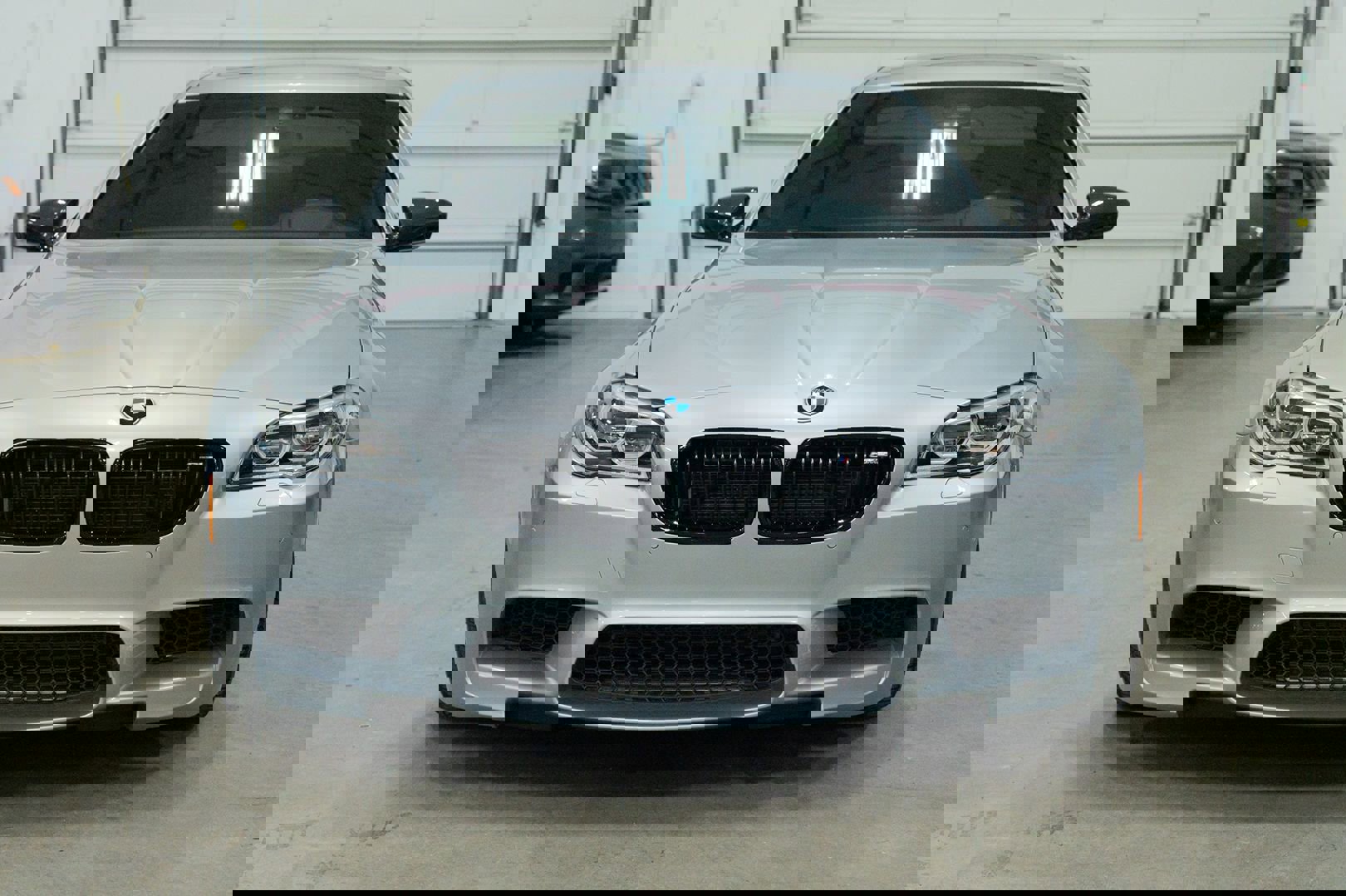 Used 2016 BMW M5 image 2