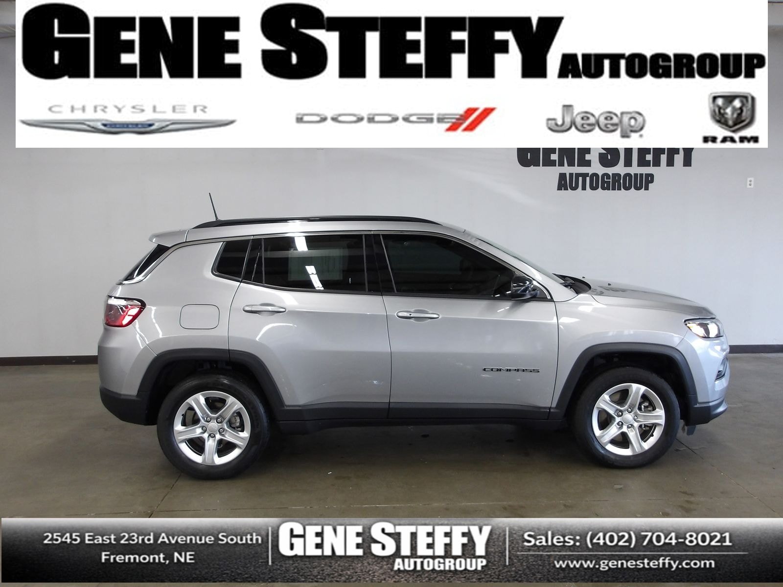 Used 2023 Jeep Compass Latitude w/ Convenience Group AWD/4WD image 1