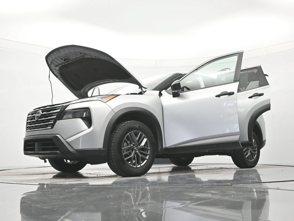 Used 2024 Nissan Rogue S FWD image 47