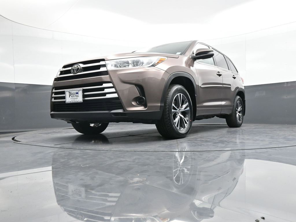 Certified 2018 Toyota Highlander LE image 26