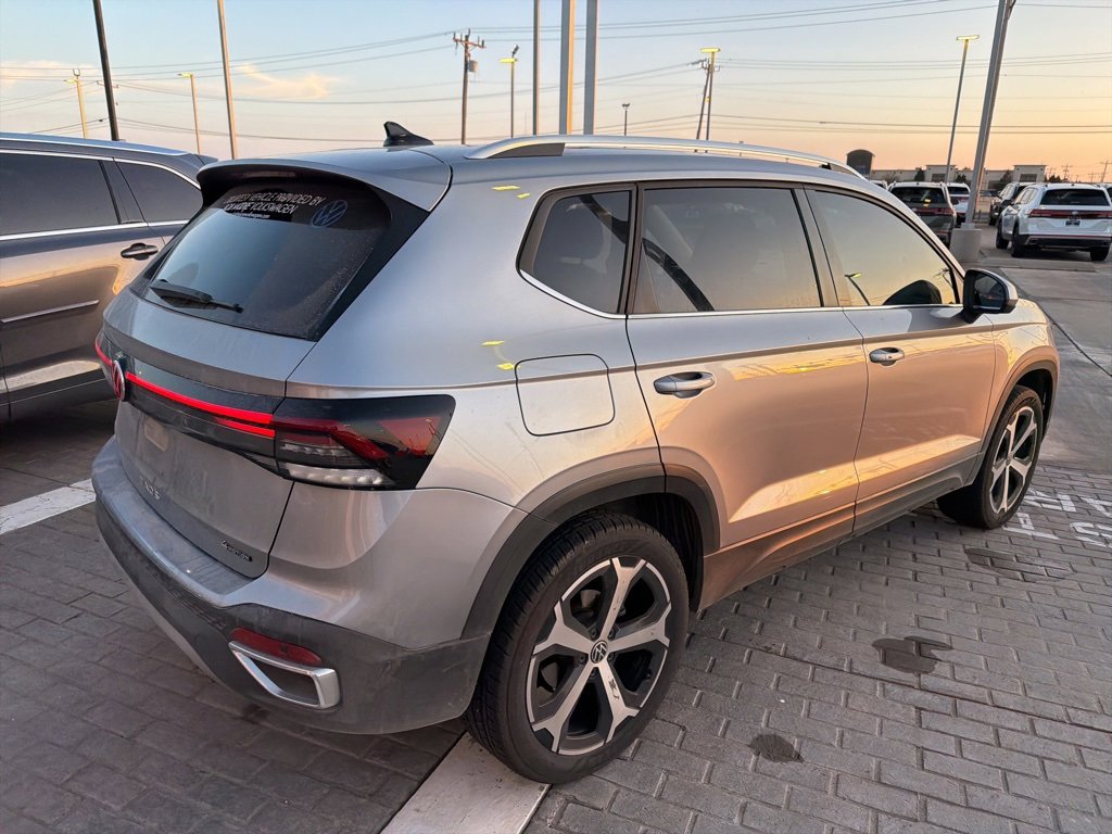 Used 2025 Volkswagen Taos SEL image 5