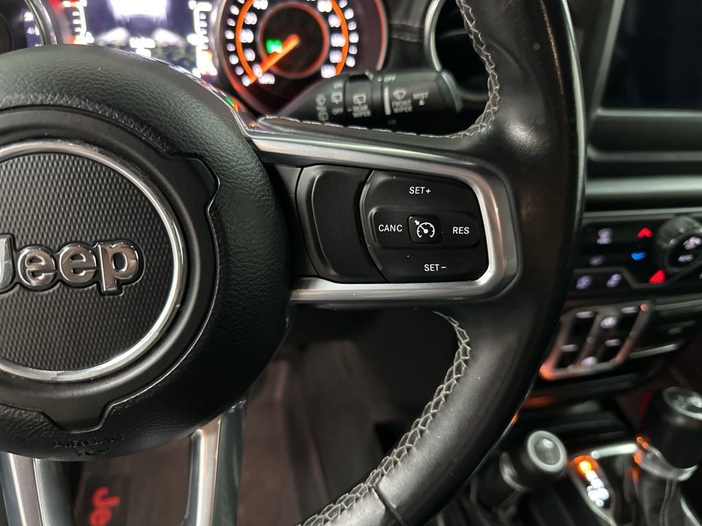 Used 2018 Jeep Wrangler Unlimited Sahara AWD/4WD image 18