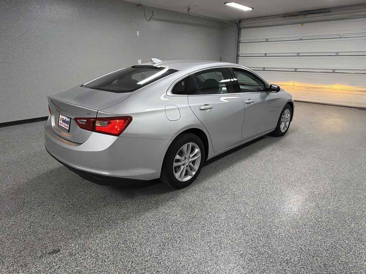 Used 2018 Chevrolet Malibu LT image 3