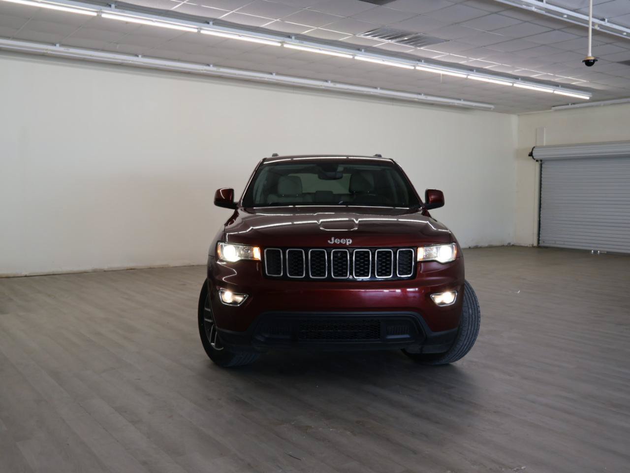 Used 2019 Jeep Grand Cherokee Laredo w/ 18" Wheel & 8.4" Radio Group RWD image 4