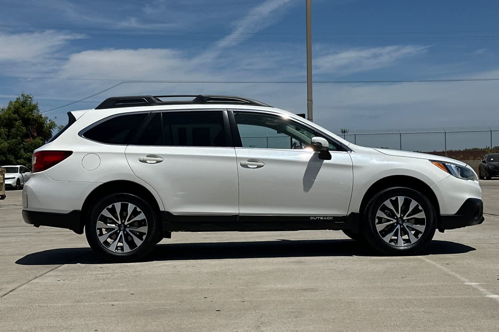 Used 2016 Subaru Outback 3.6R Limited AWD/4WD image 2
