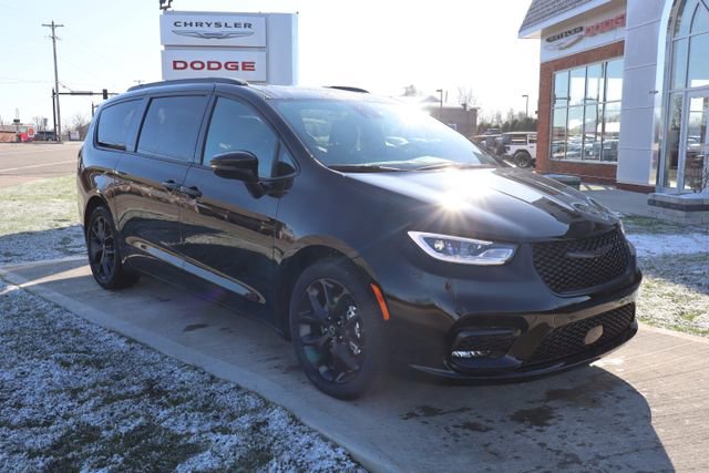 New 2026 Chrysler Pacifica Limited FWD image 4