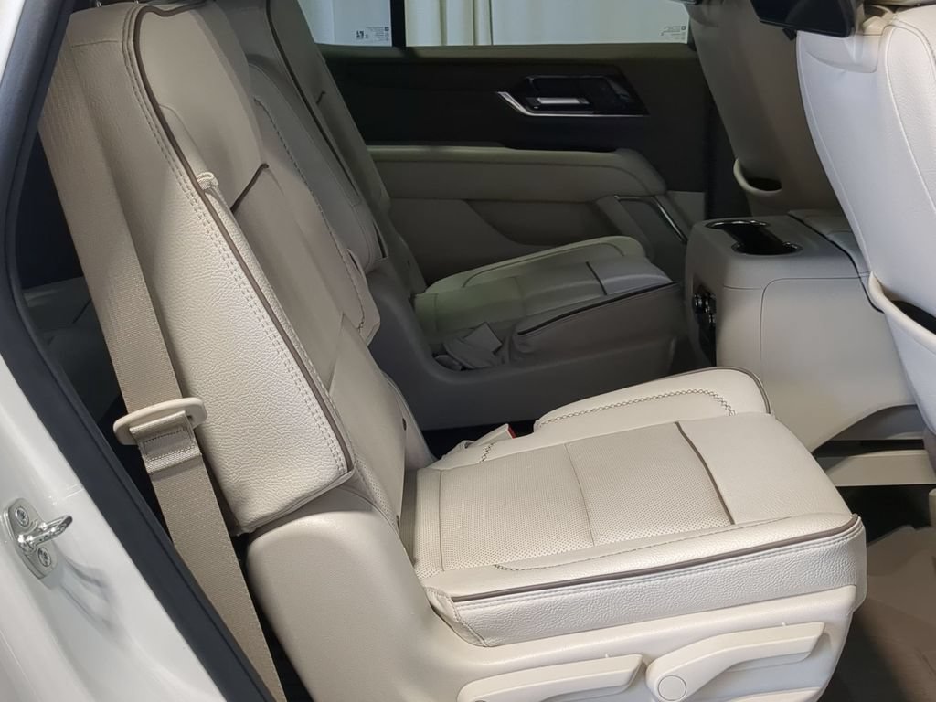 Used 2025 GMC Yukon Denali w/ Denali Reserve Package AWD/4WD image 24